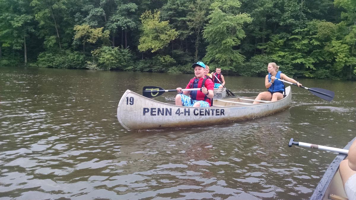 4-H'ers in canoe