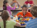 Children eating lunches 