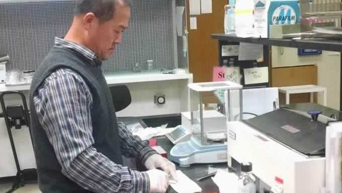 researcher conducting dna analysis