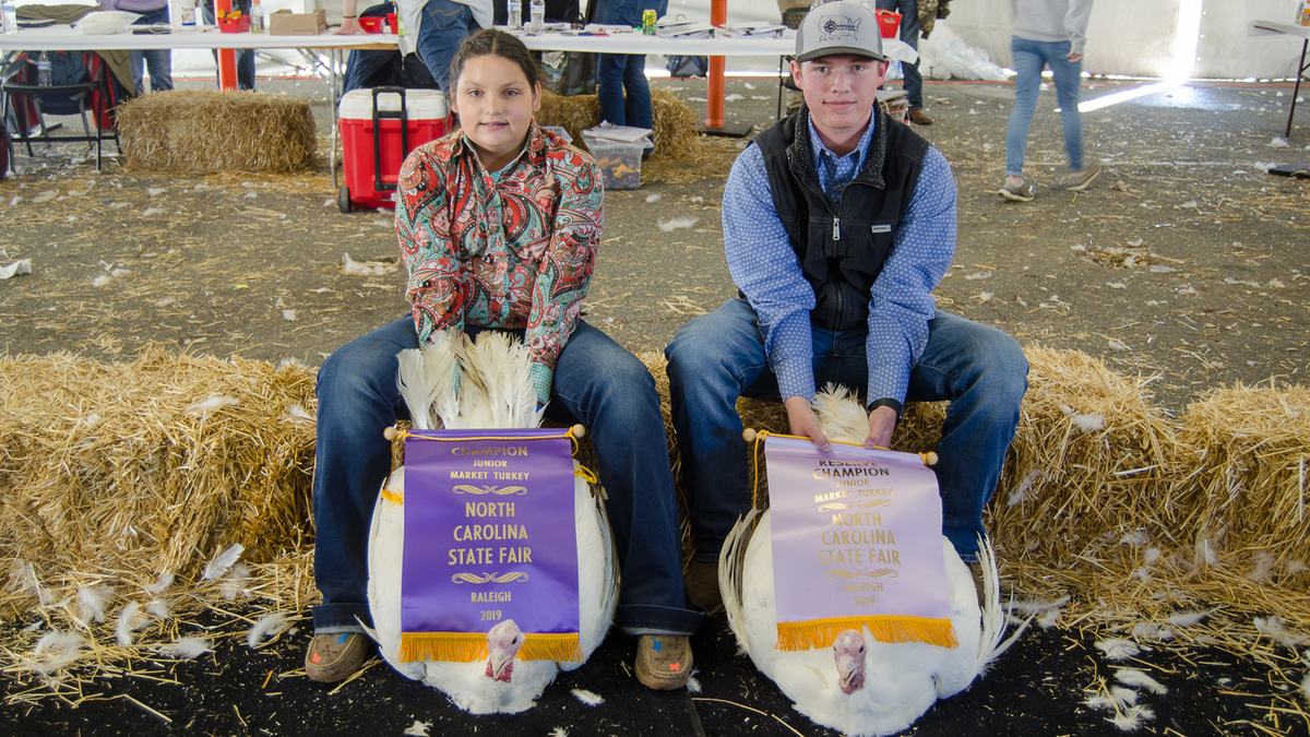 2019 champion hens with their youth showers