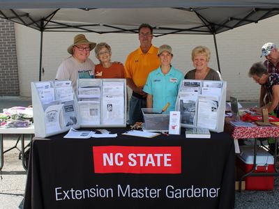 Master Gardeners at the Blackberry Festival
