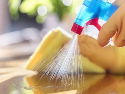 Cleaning with spray detergent