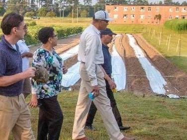 Dr. Liang leading tour