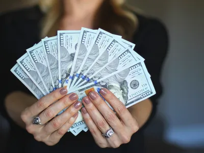 hand holding money