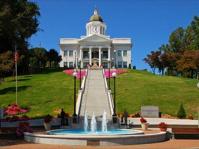 Jackson County Courthouse with long front steps, fountain, and landscaped lawn