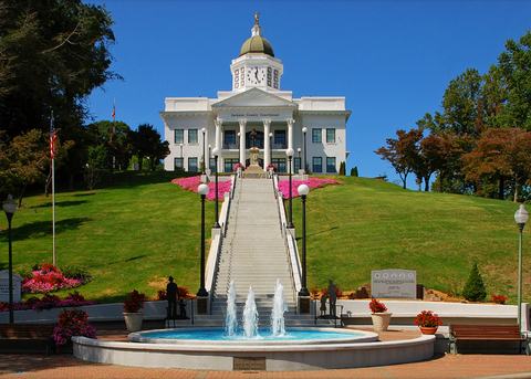 Jackson County Courthouse with long front steps, fountain, and landscaped lawn