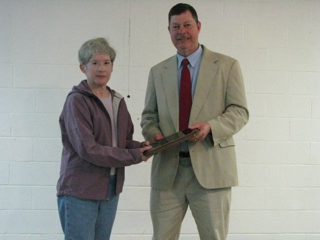 Judy getting a plaque from Glenn Woolard