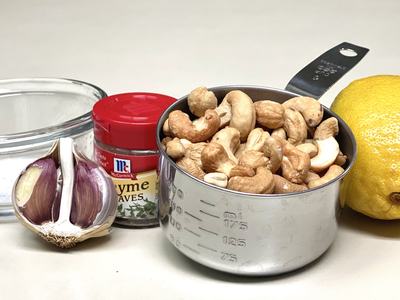 Ingredients for creamy cashew Alfredo sauce