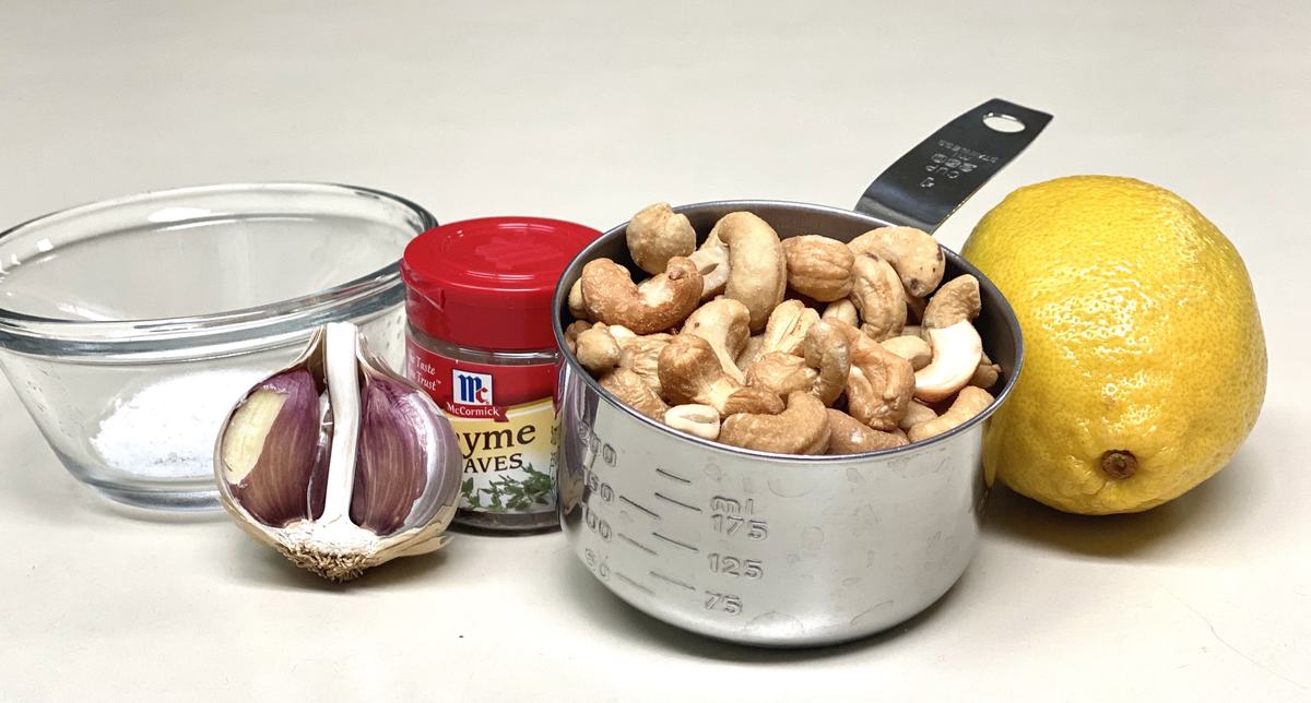 Ingredients for creamy cashew Alfredo sauce