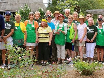 Group of Master Gardener volunteers