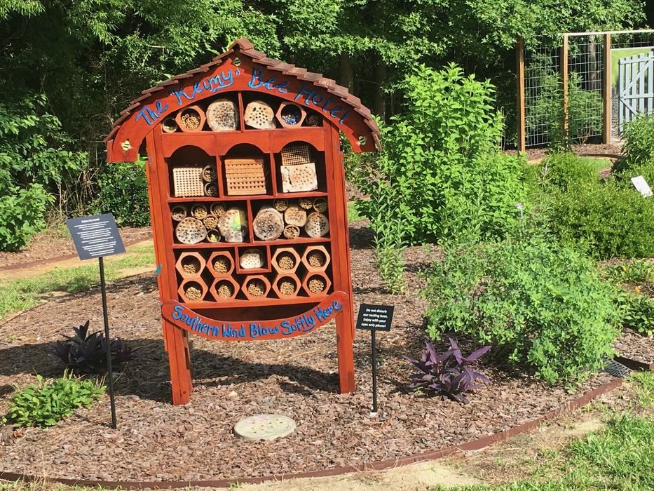 Bee Hotel