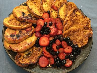 french toast and fruit
