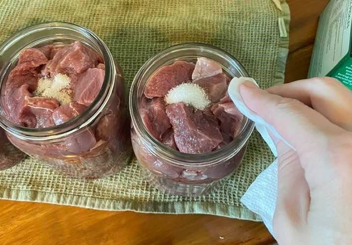 Venison_filling jars2