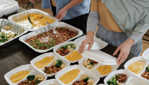 serving food trays