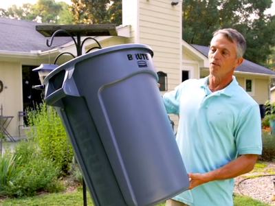 Mitch Woodward shows how much water falls on 1 square foot in North Carolina
