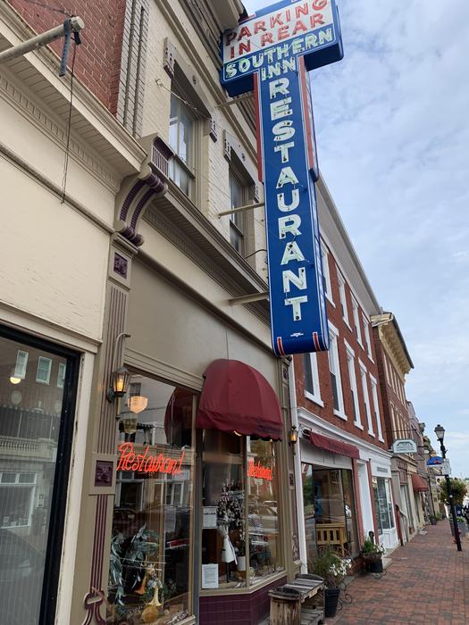 A sign for the Southern Inn Restaurant.