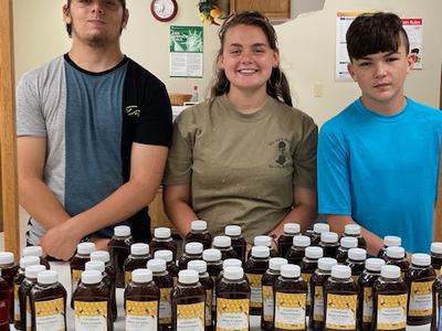 4-H Kids selling Honey