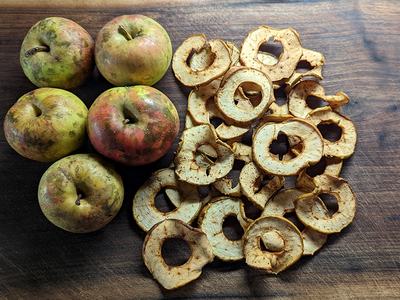 Dried apples