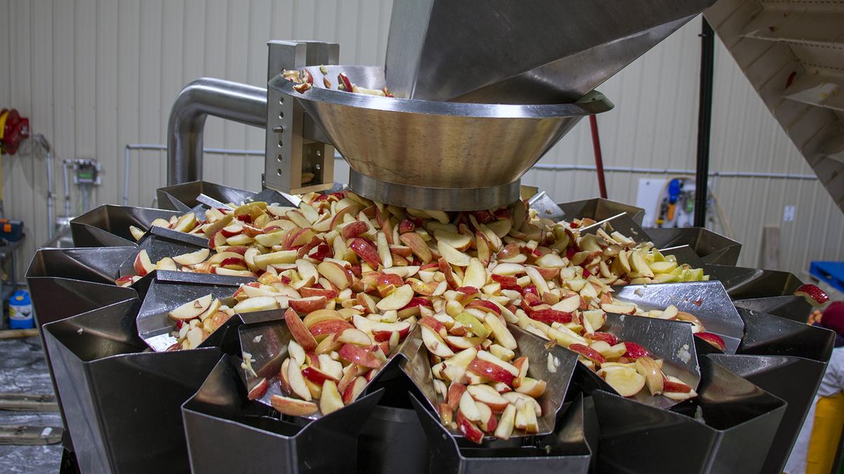 NC State Extension food safety apple slicing