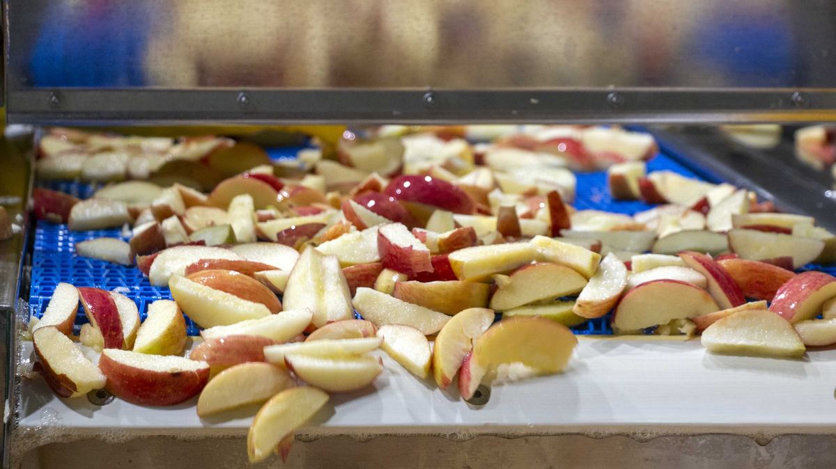 NC State Extension food safety apple slicing