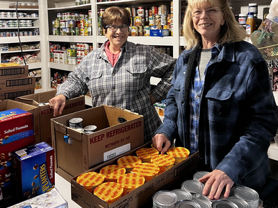 Volunteers help at local food pantry
