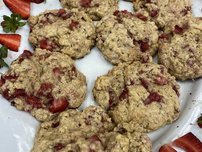 Plate with strawberry oat cookies studded with chopped strawberries and sliced garnishes