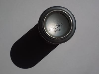 Aluminum can bottom with dot-printed code "27/10/2017 9:40" and elongated shadow