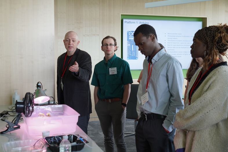 kids looking at arduino sensors