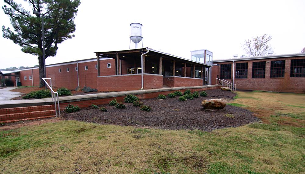 "Before" photos of one of the front beds in 2008. 