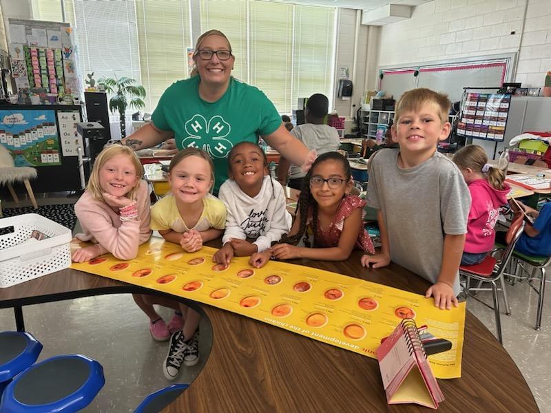 4-H'ers learn together.