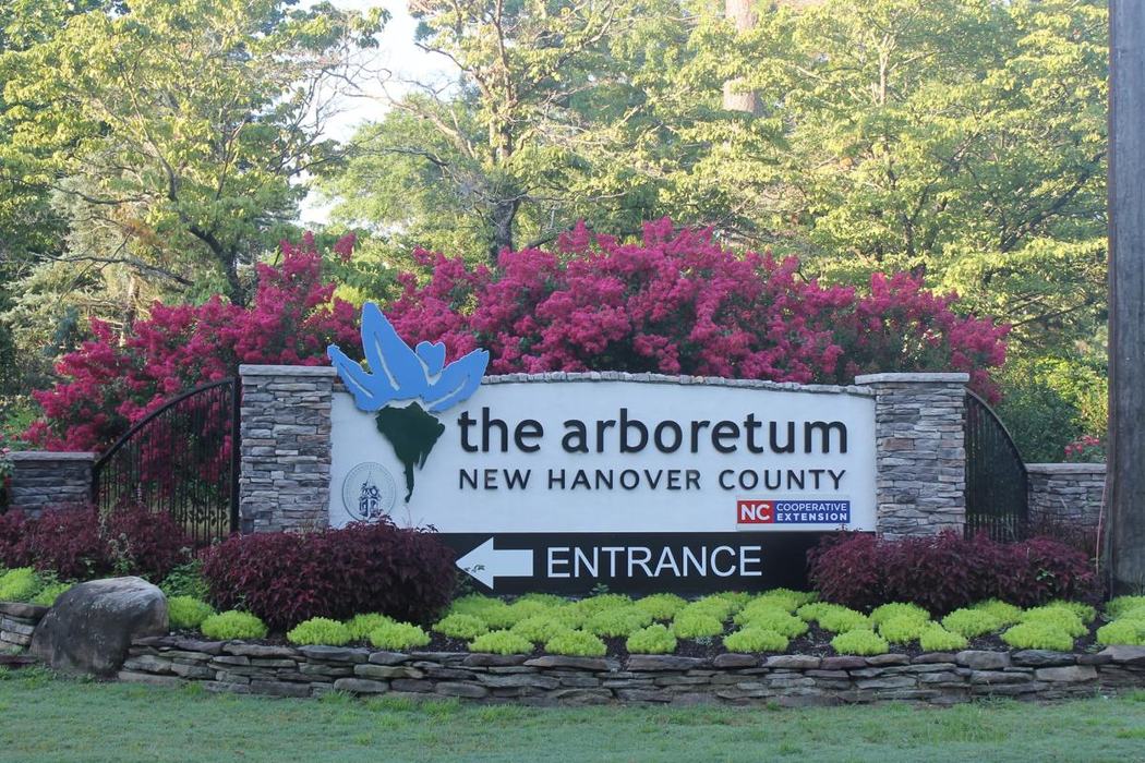 entrance sign to NHC Arboretum with flowers and plants
