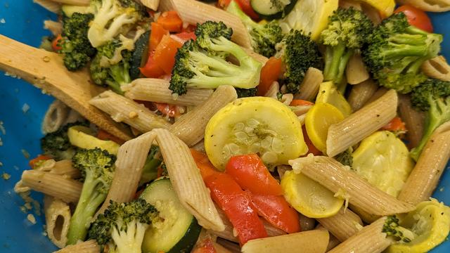 Whole wheat pasta with vegetables