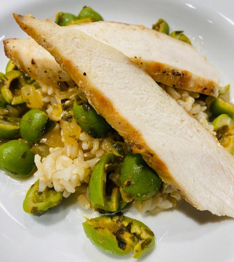 Green Olive Sauce with Chicken 