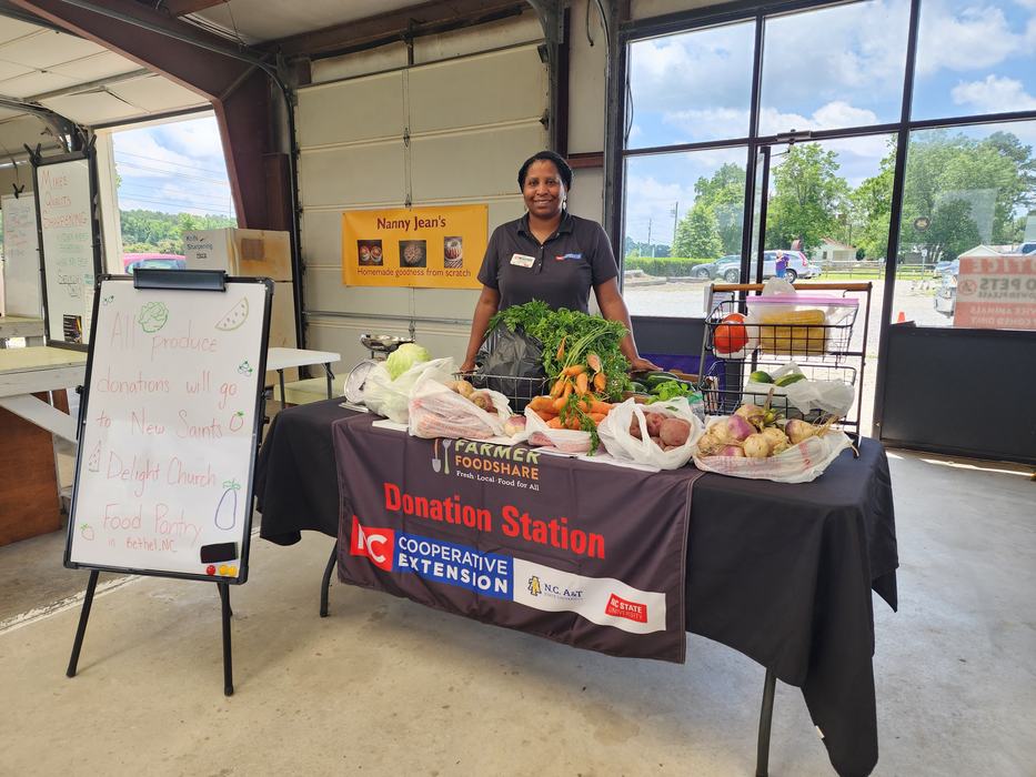 Farmer Foodshare Donation Station