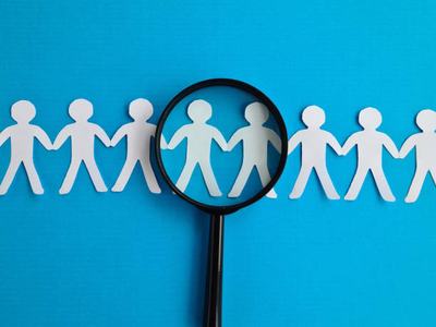 Loupe search for employees and selection of talented manager.