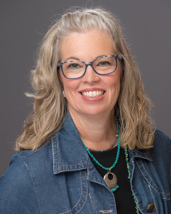 Portrait of a smiling woman.