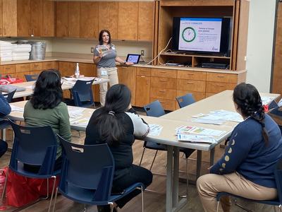 Patty teaching an EFNEP lesson