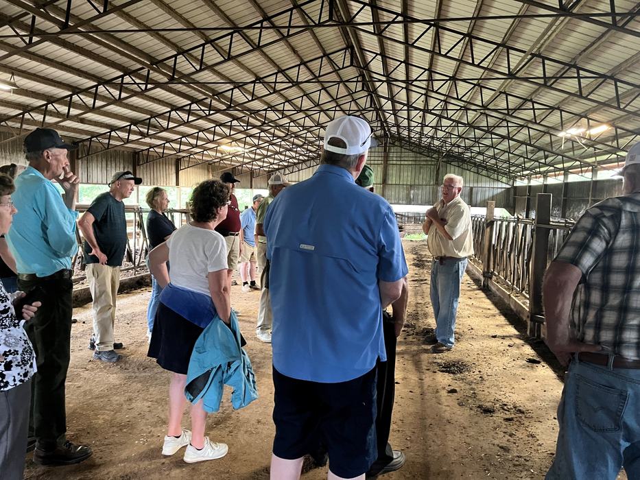 Virgina Farm tour group visits Mike Gillispie Farm, Inc