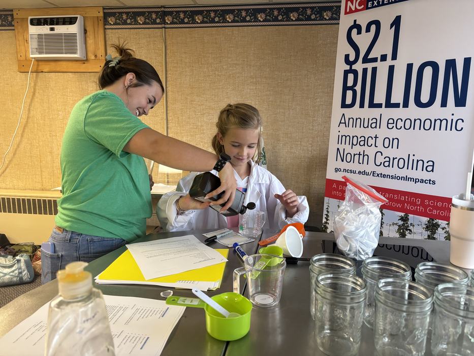 4-H Agent Erin Silver and a 4-Her making oobleck