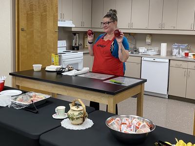 Jamie teaching nutrition lesson