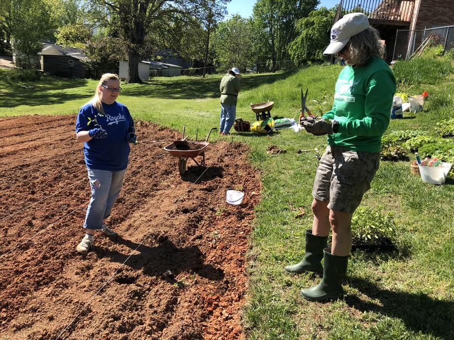 Molly and Niki planting