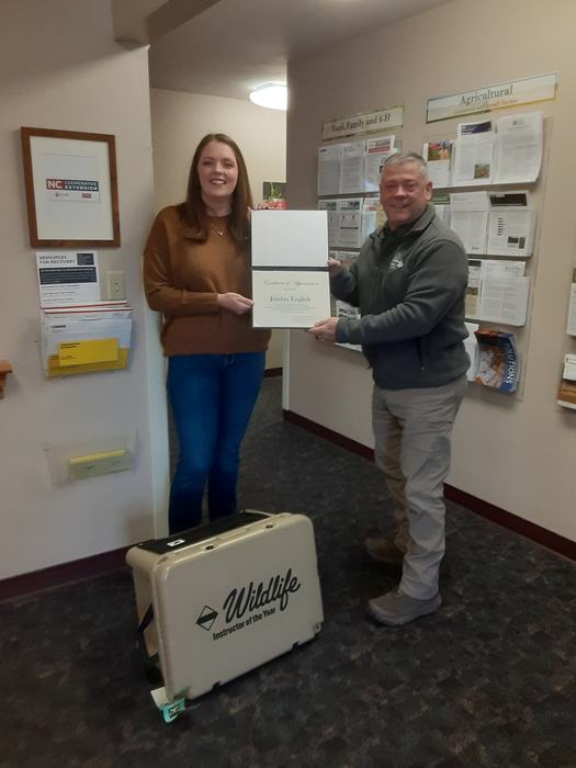 Jordan English accepting NC Wildlife Instructor of the Year award.