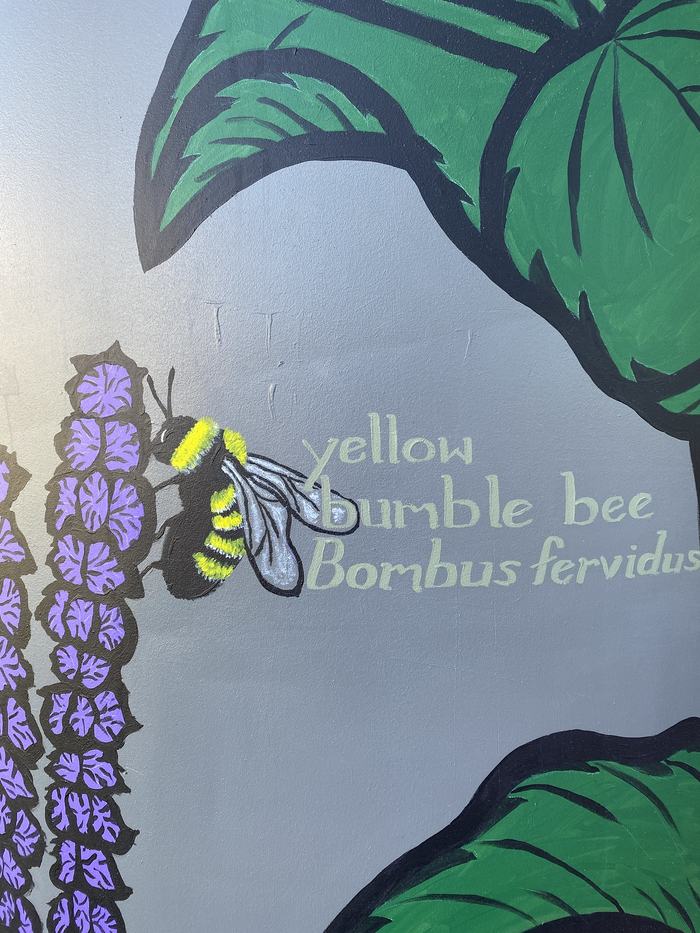 bumble bee cistern painting