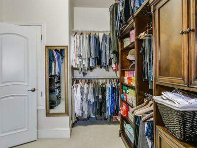 closet-4572626_1280
