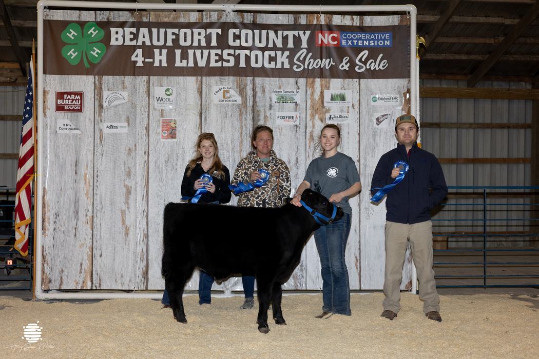 youth with animal and buyers