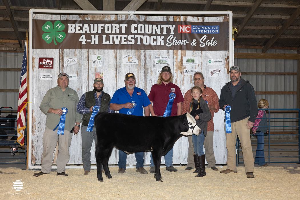 youth with animal and buyers