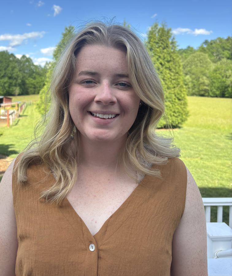 Caldwell County 4-H Intern McKinzie Jurney smiles for her headshot