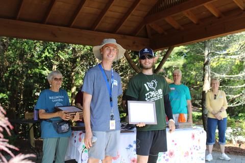A student receives an award.