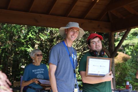 Two students receive an award.