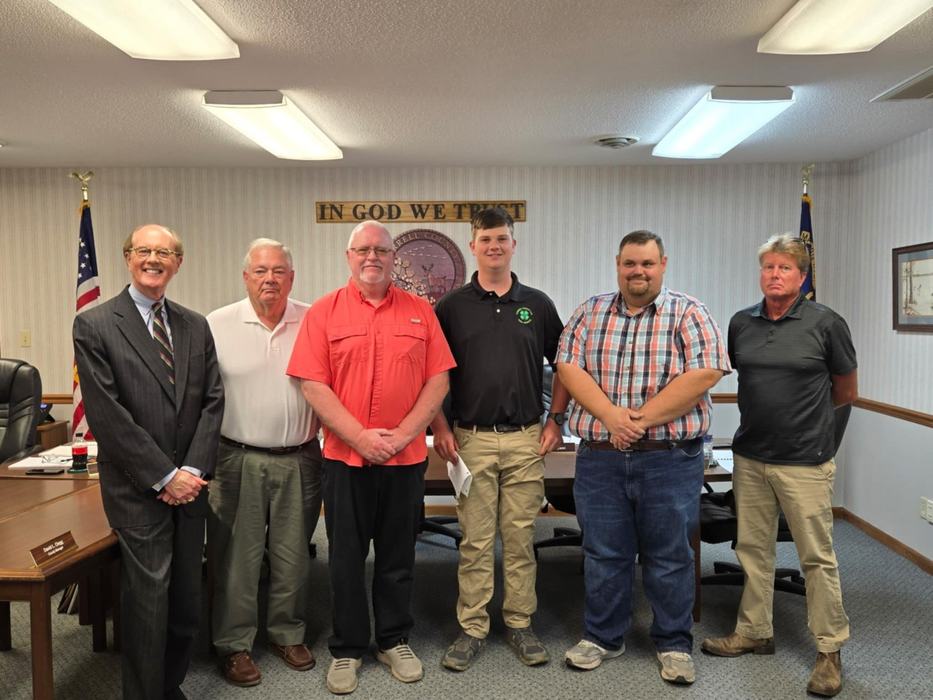 4-H'er pictured with the Tyrrell County Commissioners.